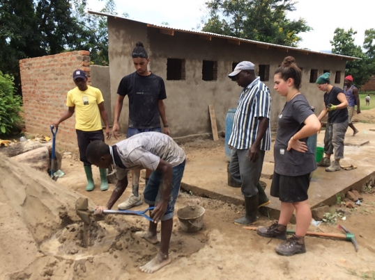 Lydia travelled to Tanzania where she led a group of volunteers